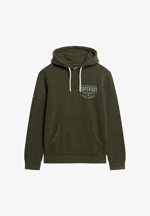 Olivgrüner Kapuzenpullover aus Baumwollmischung. Mit einer Vordertasche, cremefarbenen Kordeln und bedrucktem Branding auf der Brust.