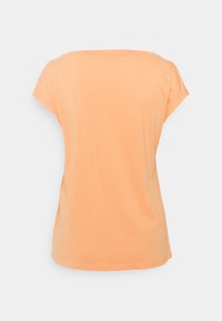 Orange kortärmad t-shirt med rund halsringning och avslappnad passform. Slät kvalitet utan synliga mönster eller dekorationer.