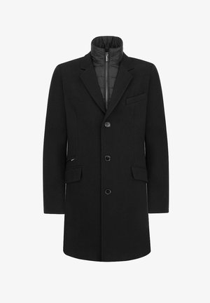 Czarny wełniany płaszcz o strukturalnym designie, z wysokim kołnierzem, zapięciem na jeden guzik i dwiema bocznymi kieszeniami. Podszewka wewnętrzna.