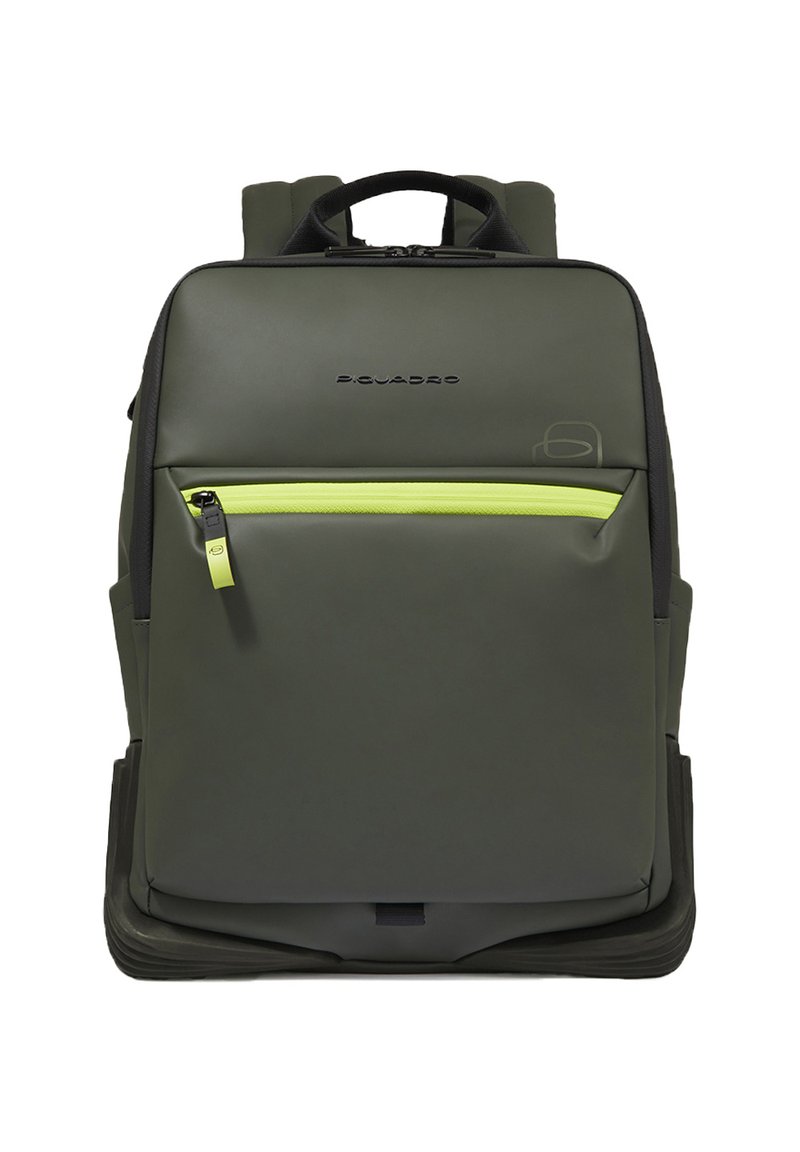 Groene rugzak met een gladde, gestructureerde afwerking. Voorzien van een voorvak met ritssluiting met een limegroene accenten en verstelbare schouderbanden.