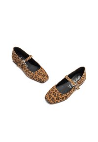 Leopardprint Mary Jane-schoenen van bruin suede met een vierkante neus, platte zool en een bandje met een zilveren gesp.