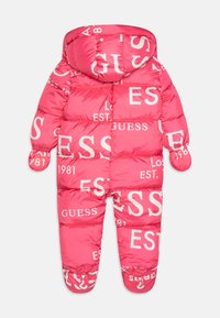 Guess NEWBORN HOODED PADDED OVERALL UNISEX - Téli overál - fuchsia lipstick