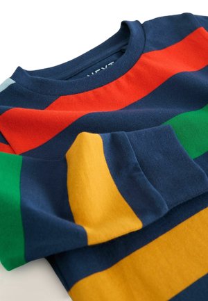 Pull rayé multicolore arborant des bandes bleues, rouges, vertes et jaunes. Fabriqué en tissu doux, avec un col rond et des poignets côtelés.