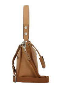 Borsa in pelle color tan con una superficie liscia, dotata di un compartimento principale sicuro, spallaccio in tessuto regolabile e accessori rotondi in argento.
