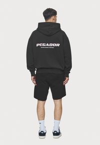 Pegador COLNE LOGO JACKET - Majica s kapuljačom i patentnim zatvaračem - vintage black/bubblegum