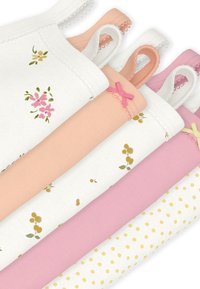 Πέντε βαμβακερές φανέλες σε απαλές αποχρώσεις: λευκή με ροζ λουλούδια, ροδακινί, λευκή με κίτρινα πουά, ανοιχτό ροζ και βερίκοκο με ταιριαστά φιογκάκια.