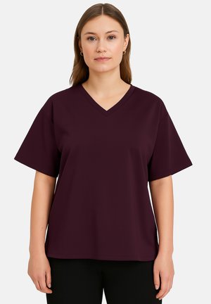 V-neck, short-sleeve t-shirt in dark burgundy. Made of a smooth, stretchy fabric with a relaxed fit and no visible patterns.