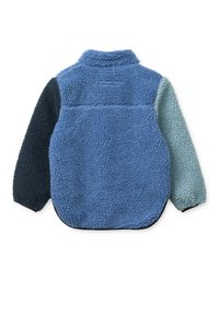 Ζακέτα από φλις σε μπλε, σκούρο ναυτικό και ανοιχτό τιρκουάζ. Υφή επιφάνειας με σχεδιασμό που φοριέται από πάνω, ψηλό γιακά, ελαστικά μανίκια και χωρίς ορατά κουμπώματα.