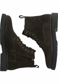 Stivaletti alla caviglia in suede marrone con finitura texture, dotati di occhielli dorati, design con lacci, zip laterale e suola in gomma nera resistente.
