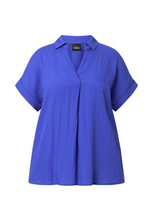 Blaue Damenbluse mit kurzen Ärmeln, umgeschlagenen Manschetten, Kragen und einer vorderen Falte, aus leichtem, strukturiertem Stoff.