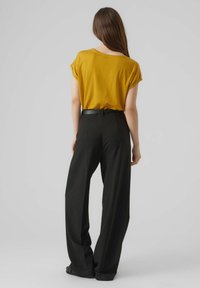 Vero Moda VMAVA PLAIN - T-shirts basic - tawny olive