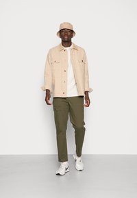 REVOLUTION BOTTOMS - Calças - army