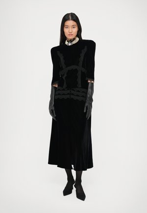 Rankning 8: The Kooples - Blus