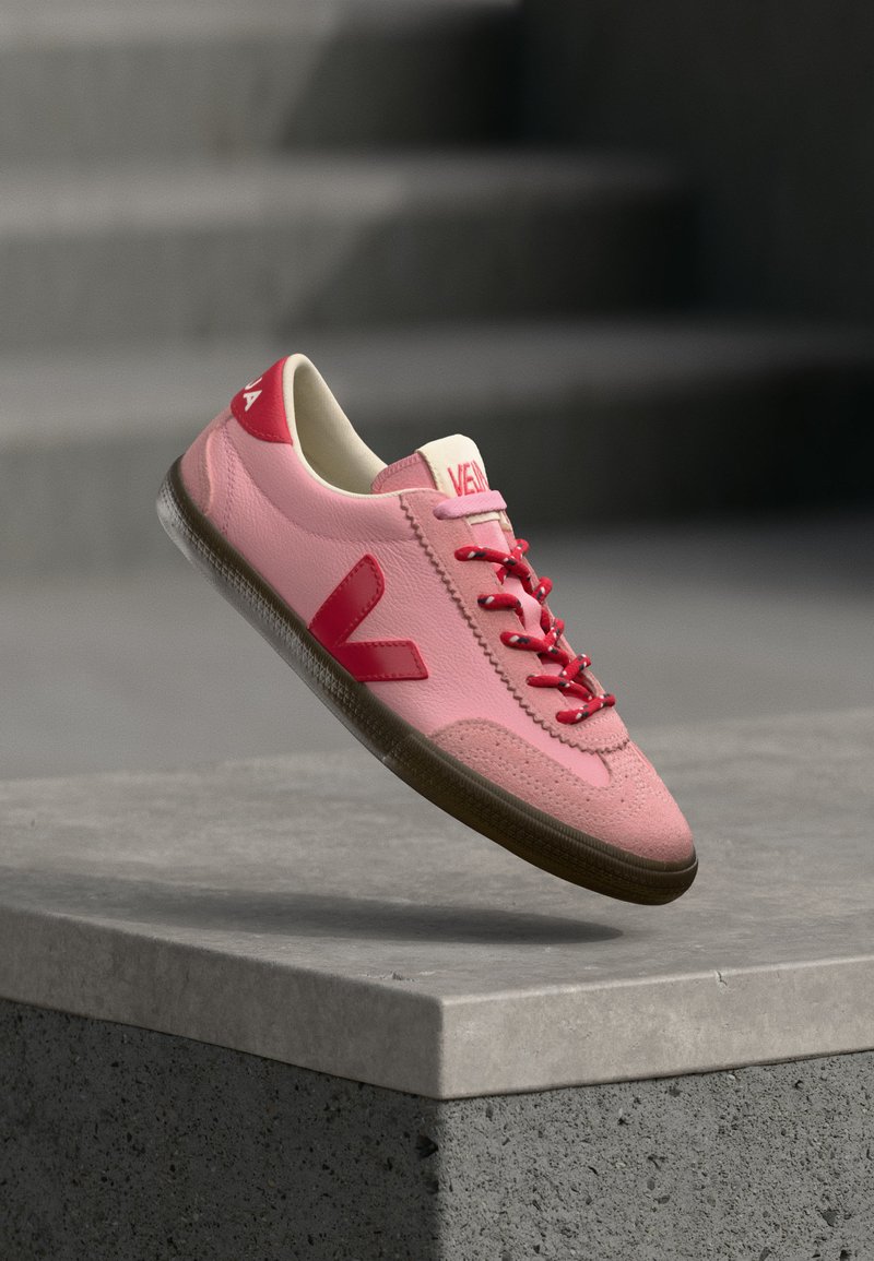 Veja VOLLEY guimauve pekin eagle/pink