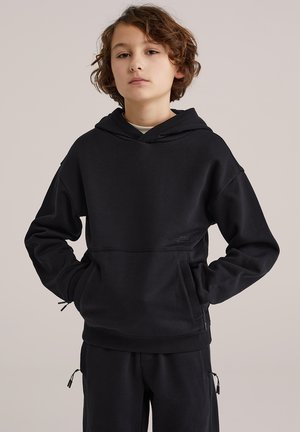 - Spodnie treningowe