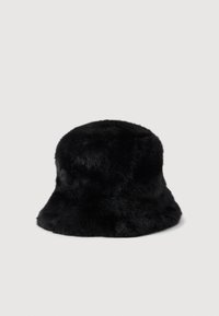 Sombrero estilo bucket de pelaje sintético negro con una parte superior redondeada y ala ancha. Textura suave, diseño sin costuras y color uniforme en toda la pieza.