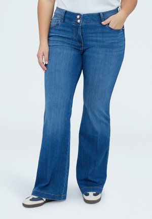 EFFETTO STONEWASHED - Flared Jeans - blu