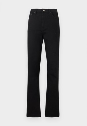 Jean noir taille haute à jambe droite avec poches avant, passants pour ceinture et fermeture par un bouton argenté.