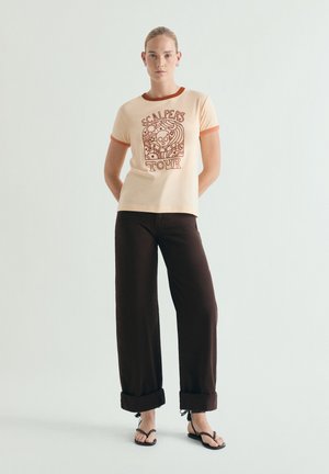 Scalpers, SCALPERS FLOCK SKULL TEE - T-shirt imprimé - peach