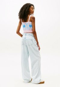 Tommy Jeans PAPERBAG WIDE LEG - Relaxed fit jeans - denim ultra light