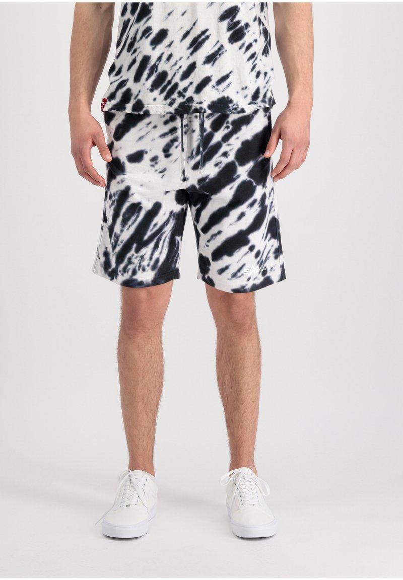 Crno-bijeli šorts s tie-dye uzorkom, s elastikom u struku i vezicom, ravnog kroja i mekanom teksturom tkanine.