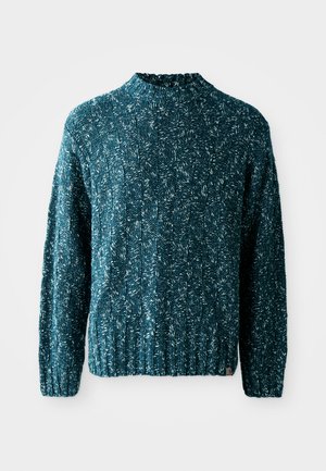 Sweater em malha azul-petróleo com um padrão texturizado, gola alta e bainha canelada. Feito de um tecido suave com um corte ligeiramente solto.