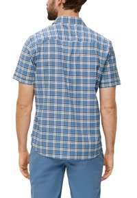 Korte mouwen geruite blouse in blauw en wit. Kenmerkt zich door een klassieke kraag, een rugpand en een rechte zoom. Gemaakt van lichtgewicht stof.