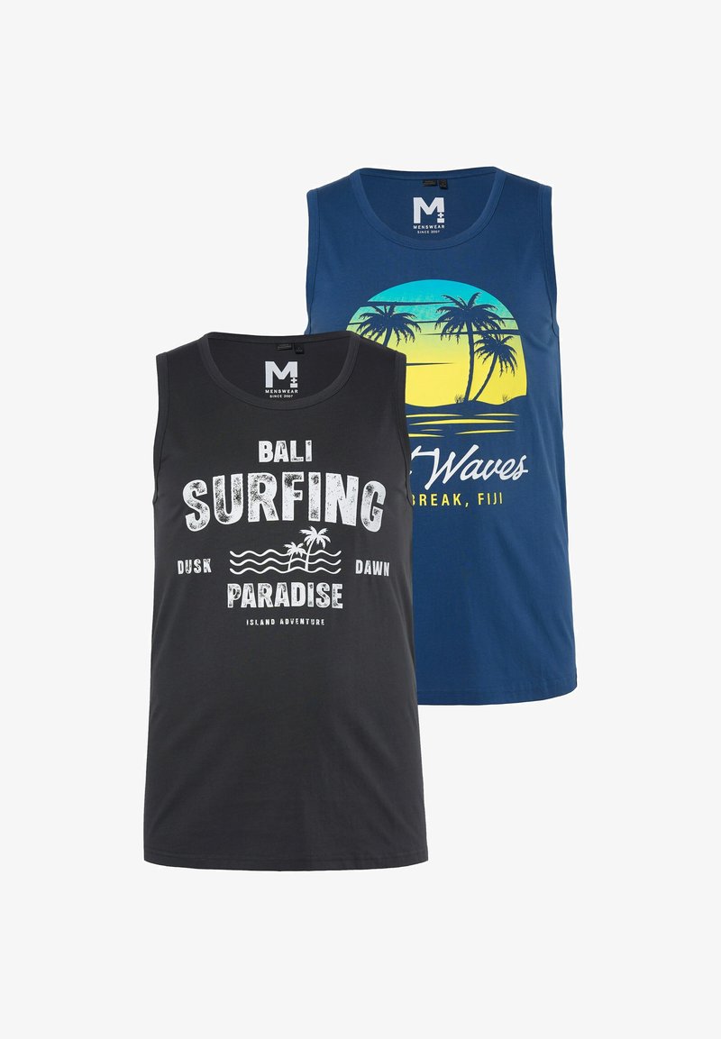Deux débardeurs sans manches pour homme, un noir avec le texte « Bali Surfing Paradise », un bleu avec un motif de palmiers et coucher de soleil.
