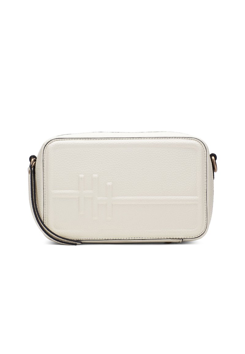 Bílá texturovaná kožená crossbody taška v obdélníkovém tvaru, se zlatě vyraženými liniemi a tenkým černým popruhem. Podrobné prošívání na okrajích.