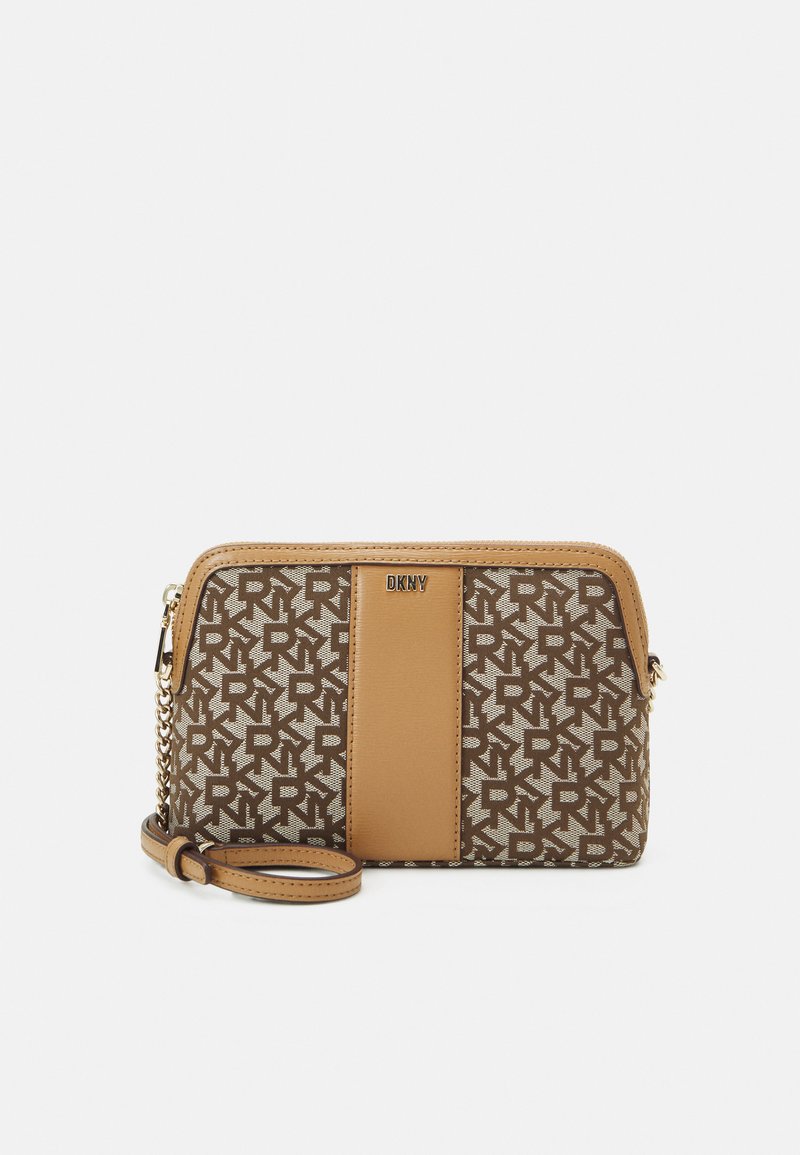 DKNY BRYANT DOME CROSSBODY Skuldertasker chino/cashew/brun Zalando.dk