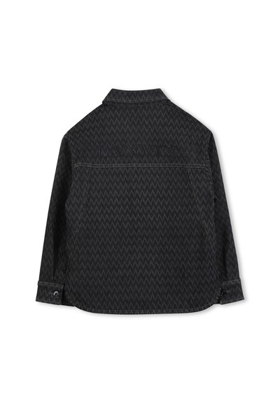 Chemise en denim noir avec un motif en chevron, dotée d'un col pointu, de manches longues, de poignets boutonnés et d'un ourlet droit.