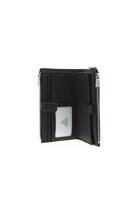 Portafoglio in pelle nera aperto che mostra diversi scomparti per carte, una finestra trasparente per l'ID e scomparti con zip su entrambi i lati.