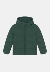 Giacca imbottita verde scuro con cappuccio, zip frontale, due tasche e piccolo logo sul petto e sulla manica sinistra.