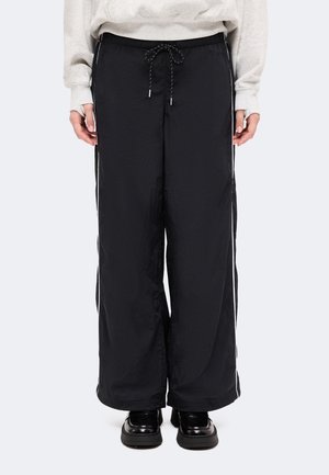 Hollister Co., SUPER BAGGY TRACK - Долнище на анцуг - black