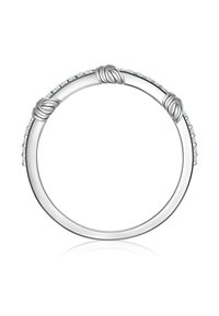 Srebrna zapestnica s akcenti vozla in vrstico malih prozornih rhinestones ob robu, gladka površina, minimalistična zasnova.