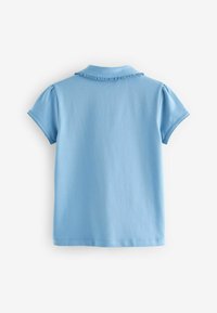 Polo shirt azzurro chiaro a maniche corte con colletto e rifiniture arricciate. Tessuto morbido con un design semplice e pulito.