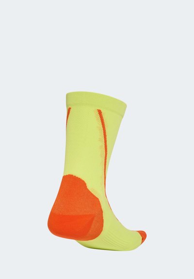 Calcetines amarillos neón con acentos naranjas. Puño acanalado, talón y puntera reforzados. Material de punto elástico y texturizado, diseñado para comodidad y durabilidad.