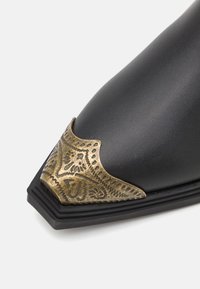 Koi Footwear SOULRENDER HARDWARE BOOTS UNISEX - Gležnjar v kavbojskem in motorističnem slogu - faded/antique bronze