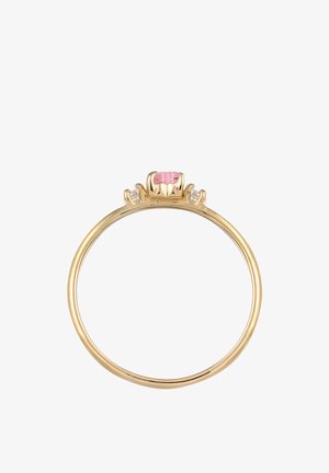 Kuldne sõrmus, mille keskel on ristkülikukujuline roosa vääriskivi, ümberringi mõlemal küljel kaks väikest läbipaistvat vääriskivi, valgel taustal.