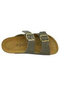 Grå läder slide sandal med två justerbara remmar med guldfärgade spännen och strukturerat mönster. Korkfotbädd med en slät foder.