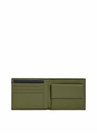 Portafoglio in pelle verde con più scomparti per carte, una striscia di accento blu scuro e una tasca laterale per contante o carte. Texture liscia, design bi-fold.