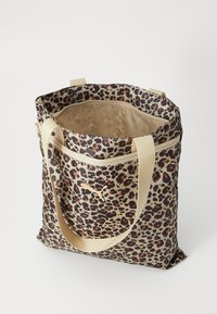 Borsa a tracolla con stampa leopardata, interiora beige chiaro e manici in beige, dotata di una piccola tasca con zip nella parte superiore.