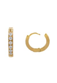 Boucles d'oreilles en or en forme de créole avec une rangée de six gemmes transparentes étincelantes sur un côté. Fini lisse avec une surface polie et fermeture sécurisée.