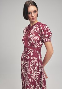 adL V NECK - Vapaa-ajan mekko - printed damson