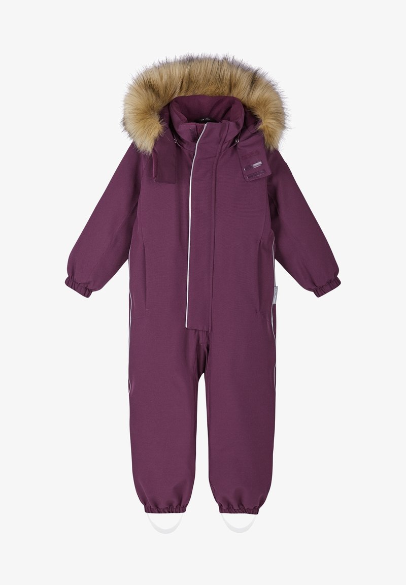 Lila snälldräkt med en huva med fake pälsfoder, elastiska ärmslut och en vit dragkedja. Har djupa sidofickor och justerbara fotremmar.