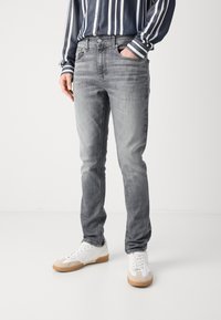Tommy Jeans AUSTIN SLIM - Vaqueros slim fit - denim black