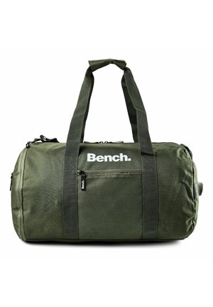 Olivgrüne zylindrische Sporttasche mit zwei Schulterriemen, vorderer Reißverschluss-Netztasche und weißem "Bench."-Logo vorne.