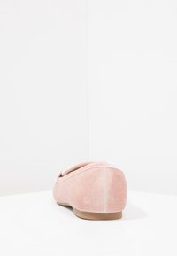 New Look Scarpe senza lacci - light pink