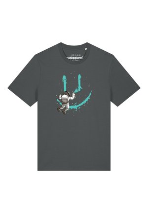 T-shirt gris foncé avec un graphisme d'un astronaute peignant un visage souriant bleu sur le devant.