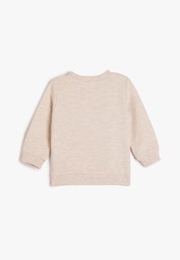 Sudadera de manga larga beige, textura suave, cuello redondo, puños y dobladillo acanalados, diseño minimalista sin patrones ni adornos.